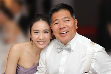 黎姿討好媒體派送禮品贊女明珠兩顆蒙天賜(圖)